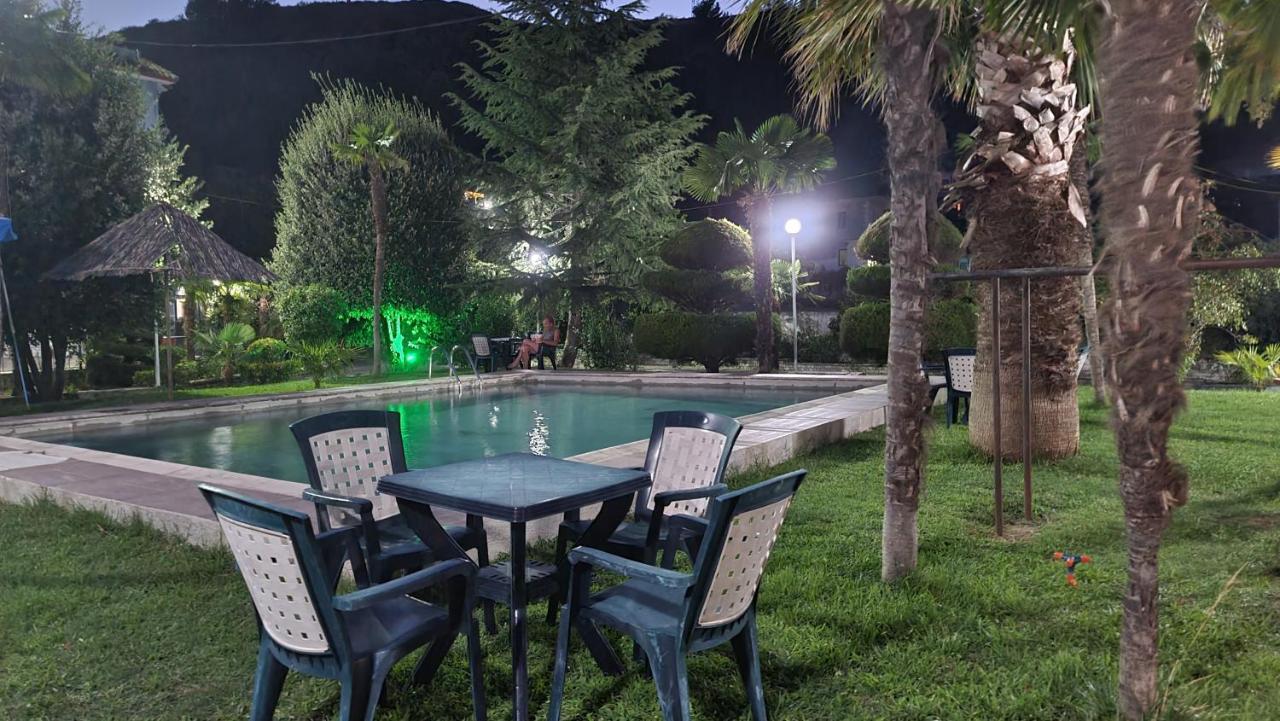 Parku I Palmave Gjirokaster